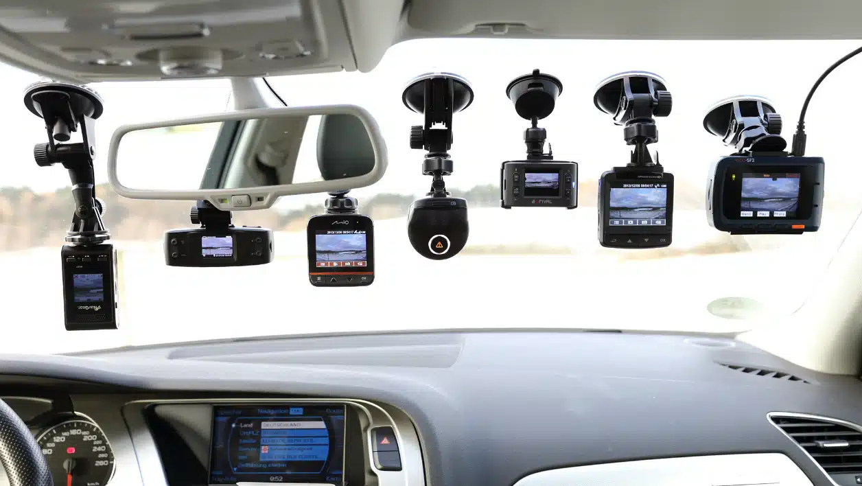 Plusieurs modèles de caméra embarquée pour voiture